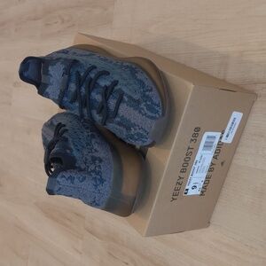 Yeezy Boost 380 Size 9.5 Covell